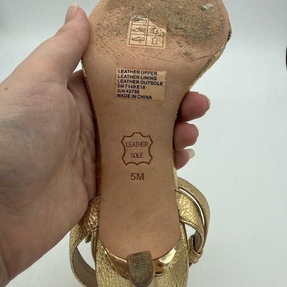 Tory Burch Gold Metallic Leather Ankle Strap Heels Sandals Size 5M - Picture 8 of 9